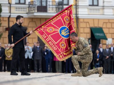 Президент вручив бойові прапори та відзнаки кільком підрозділам  