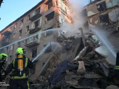 Зруйновано цілий підʼїзд — у Києві внаслідок удару рф п’ятеро загиблих, ще 19 осіб постраждали  