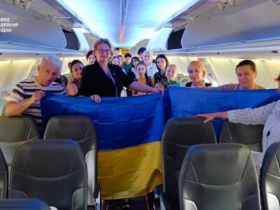 Україна евакуювала з Ірану 31 громадянина: серед врятованих — 14 дітей  