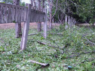 Противник з «Градів» вдарив по Дніпропетровщині: поранені цивільні, пошкоджено школи та будинки  
