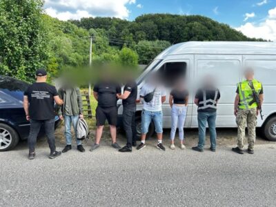 Прикинувся батоном і тікав у Румунію: прикордонники викрили чергових ухилянтів  