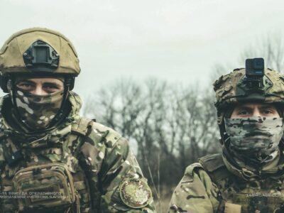 «Чорні соколята» під вогнем танка: як воюють снайпери, що розвінчують голлівудські міфи  