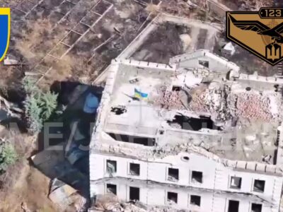 Пілоти Сил оборони встановили український прапор на Кінбурнській косі  