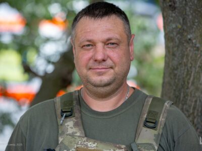 Три доби під дронами та 16 км пішки з ношами: історія водія-санітара, який рятує життя на «нулі»  