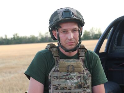 «В одній „ямі“ вп’ятьох, а ворог — з трьох боків»: як дрони врятували групу піхотинців з оточення  