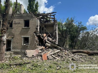 Вісім загиблих та 11 поранених внаслідок масованих обстрілів Донеччини
