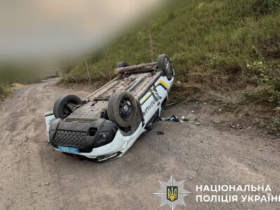 Четверо поліцейських постраждали внаслідок ворожої атаки FPV-дроном на Харківщині  