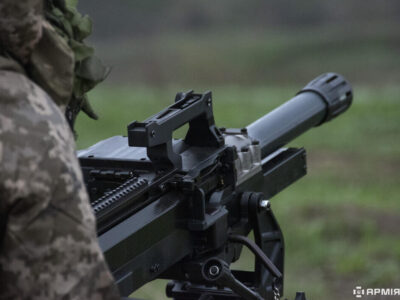 «На броні не доїхати»: дрони й артилерія змусили окупантів пересідати на мото-атаки  