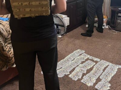 У Дніпрі працівник лікарні вимагав $4000 з пораненого бійця  