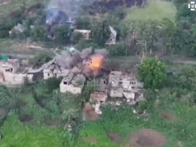 «Офіс» на даху: нацгвардійці знищують ворожих операторів, які облаштували позиції на багатоповерхівках  