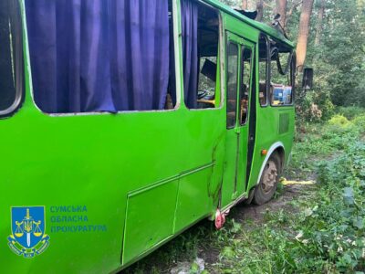 Удар по рейсовому автобусу на Сумщині: троє загиблих, близько 20 поранених  