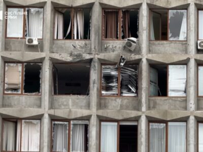 Окупанти знову вдарили по будівлі Сумської ОДА: є поранені  