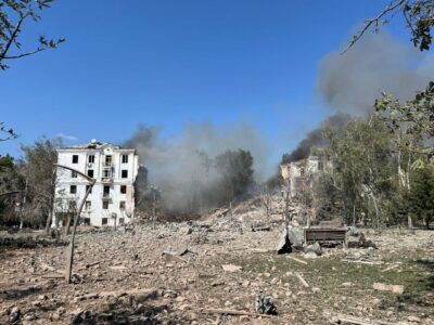 Росіяни зруйнували половину п’ятиповерхівки в Краматорську: є загиблі та поранені  
