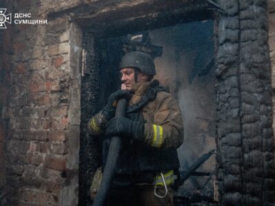 Наслідки обстрілів рф на Сумщині: є поранені, пошкоджено приміщення банку, пошти й друкарні  