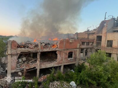 Численні жертви російських атак на Донеччині: ворог не приаиняє остріли регіону  