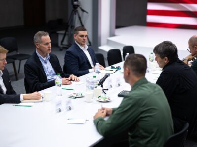 Україна й США обговорили співпрацю у сфері ОПК та військової допомоги  