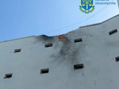 Росія атакувала навчальний заклад у Сумах, є поранені  