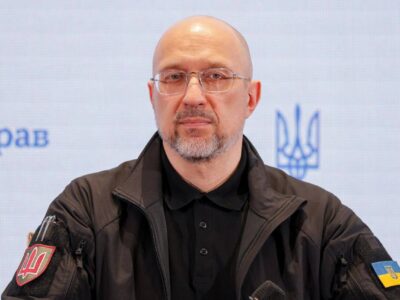 «Ці люди не дають ворогові занурити країну в темряву і холод»: Денис Шмигаль привітав з Днем енергетика  