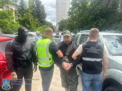 Продавав відстрочки від служби: у Києві затримали командира  