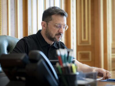 Множинне громадянство, трибунал для рф і протипіхотні міни: президент підписав три ключові закони  