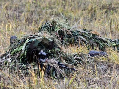 Без парасольок, проте у листі: Сили оборони про маскувальні трюки ворога  