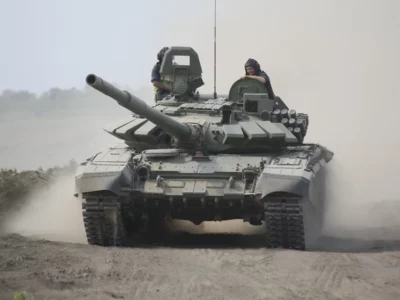 Окупанти почали їздити на моноколесі та використовувати танки як артилерію  