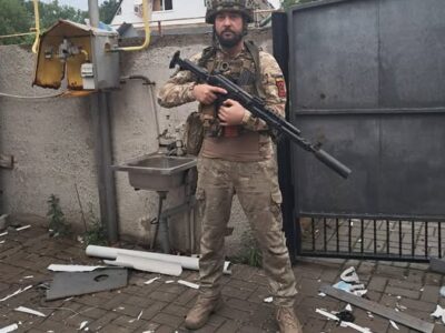 Йшов із побратимом на плечах, коли в повітрі гули дрони: історія сержанта, який не здався смерті  