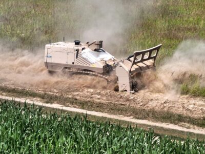 Б’ються з мінами замість людей: як на Чернігівщині GCS-200 виривають землю з пасток смерті  