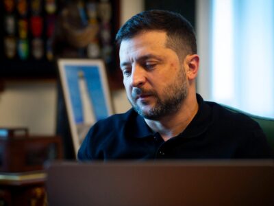 Володимир Зеленський відреагував на рішення Угорщини щодо заборони на в’їзд командувачу СБС ЗСУ  