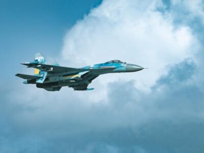 «Крилаті демони»: Повітряні Сили показали підготовку Су-27 до бойового вильоту  