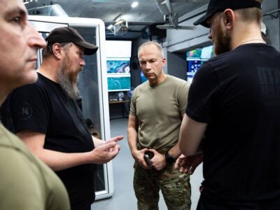 Головнокомандувач ЗСУ відвідав бійців, які проводять стабілізаційні дії на Добропільському виступі  