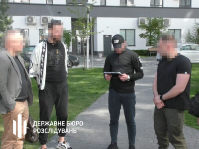 Справу дезертира-актора та його матері і брата передали до суду  