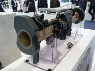 Натхненний Україною: іспанські зброярі представили розумний гранатомет з мінімізацією участі стрільця в бойовому застосуванні  