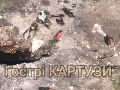 Тіла та мотоцикли — наші пілоти показали наслідки мотом’ясних штурмів ворога  