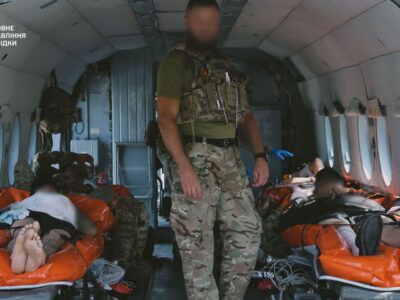 Бойові медики ГУР на гелікоптерах здійснили масову евакуацію поранених захисників  