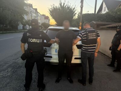 На «Ауді» до Словаччини: на Закарпатті прикордонники затримали переправника та його клієнта  