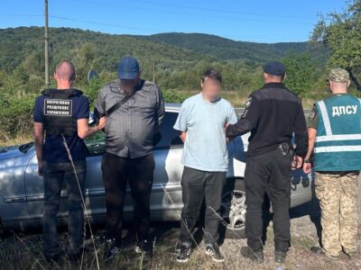 Священник намагався сховати ухилянта під рясою  