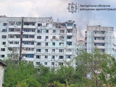 Руїни замість дахів: росіяни знову тероризують Запорізьку область сотнями ударів  
