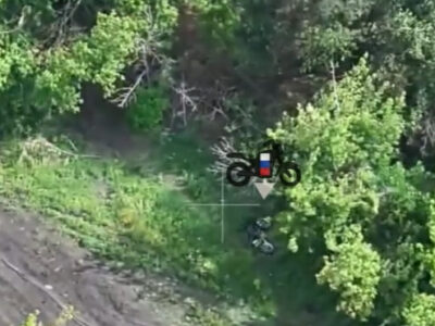 «Мопеди» горять до асфальту: пілоти зривають штурми ворога на ходу  