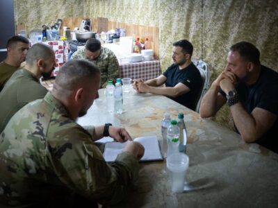 Пікапи напряму для бригад: Володимир Зеленський анонсував новий механізм закупівель  