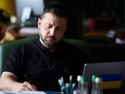Президенти України та Франції провели розмову щодо формату миру і позиції росії  