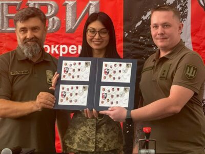 «Бурбон» з Джавеліном — Боєць «Сталевих Левів» став героєм марки Укрпошти  