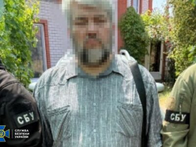 Фото з «чистими аркушами» для фейків рф: в Одесі викрили кліриків, що працювали на зрадників  