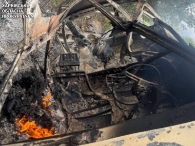 Удар FPV-дрона по цивільному авто на в’їзді в Куп’янськ: двоє загиблих, одна поранена  