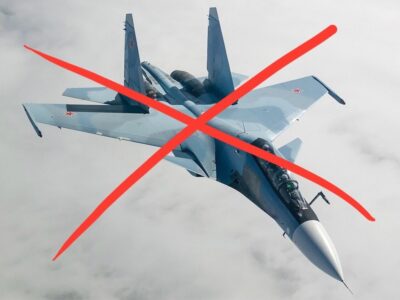 Поблизу Зміїного впав російський винищувач Су-30СМ: знайдено уламки, пілотів шукають  