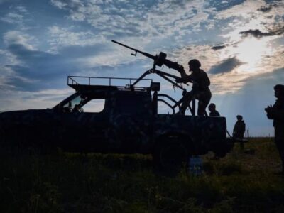 Спрощення закупівлі пікапів і списання майна: уряд ухвалив рішення для зменшення бюрократії в армії  