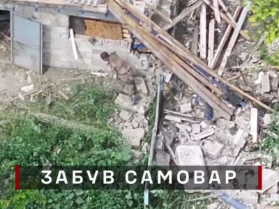 Вцілілий окупант зумів виповзти з-під руїн, щоб майже одразу знову опинитися під завалом  