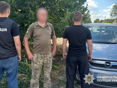 Командира роти, що вимагав хабарі за приховування факту СЗЧ затримали на Дніпропетровщині  
