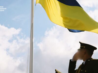 «Стояти в бою до перемоги»: у ГУР підняли прапор України та прочитали молитву розвідника  