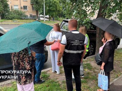 19 тисяч доларів за «вирішення питання»: у Києві затримали чергових посібників ухилянтів  